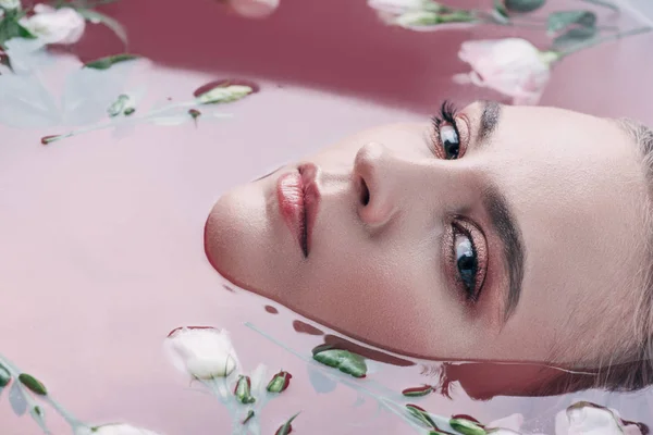 Beautiful Young Woman Lying Bathtub Colored Pink Water Roses — Stock Photo, Image