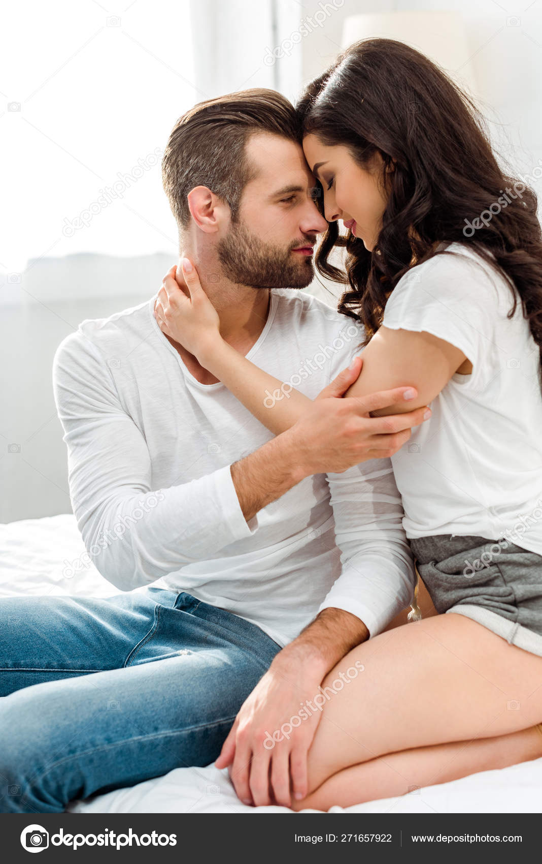 1 028 906 Romantic Couple Stock Photos Images Download Romantic Couple Pictures On Depositphotos