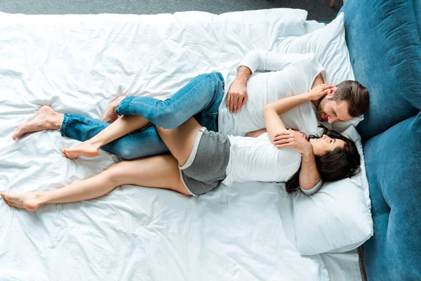 Top View Barefoot Couple Lying Embracing Bed — Stock Photo, Image