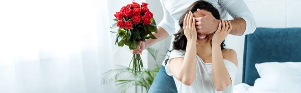 Partial View Man Bouquet Red Roses Closing Woman Eyes Make — Stock Photo, Image
