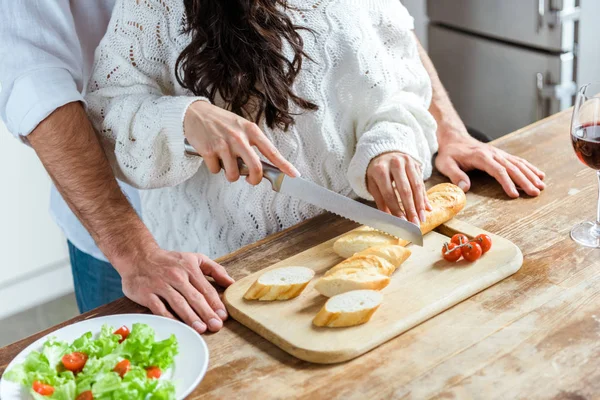 Cropped View Couple Standing Together Kitchen While Woman Cutting Bread — Stock Photo, Image