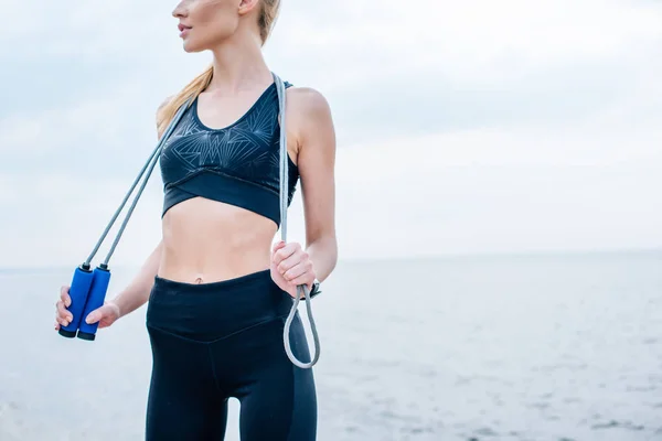 Cropped View Girl Sportswear Holding Skipping Rope Sea — Stock Photo, Image