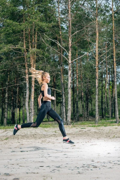 Beautiful Sportive Blonde Woman Running Green Trees — Stock Photo, Image