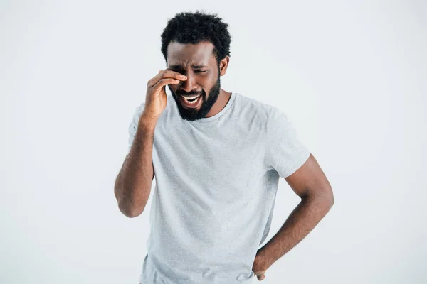 Aufgebrachter Afrikanisch Amerikanischer Mann Grauem Shirt Weint Isoliert Auf Grau — Stockfoto