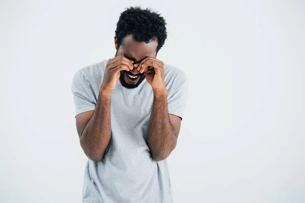 Homem Americano Africano Solitário Cinza Shirt Chorando Isolado Cinza — Fotografia de Stock