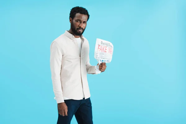 Angry African American Man Showing Newspaper Fake News Isolated Blue — Stock Photo, Image