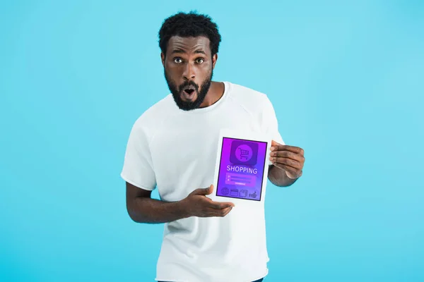 Shocked African American Man Showing Digital Tablet Shopping App Isolated — Stock Photo, Image