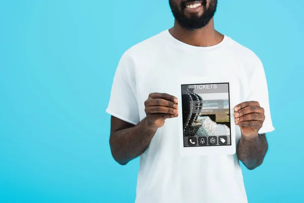 Ausgeschnittene Ansicht Eines Afrikanisch Amerikanischen Mannes Der Ein Digitales Tablet — Stockfoto