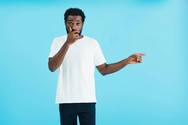 Shocked African American Man White Shirt Pointing Aside Isolated Blue — Stock Photo, Image