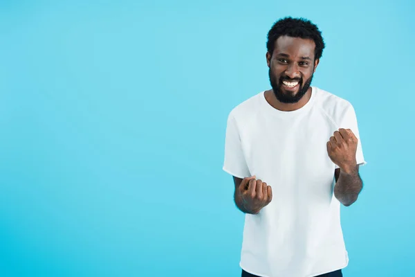 Bem Sucedido Homem Afro Americano Celebrando Triunfo Isolado Azul — Fotografia de Stock