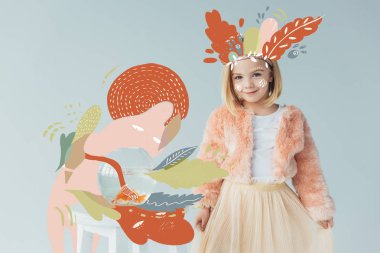 sahte kürk ceket ve etek sevimli çocuk kameraya bakarak ve fairy orange doğa illüstrasyon ile gri izole fishbowl ile masaya yakın duran