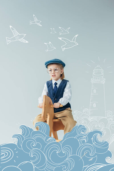 ребенок в ретро жилете и кепке верхом на качающейся лошади на сером фоне с фантазией маяка, волн и летающих птиц иллюстрации
