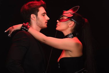 bdsm çift yan görünümü siyah izole kucaklayan