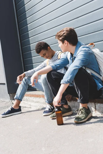Friends Talking Smoking Cigarettes Holding Beer Sitting — Stock Photo, Image