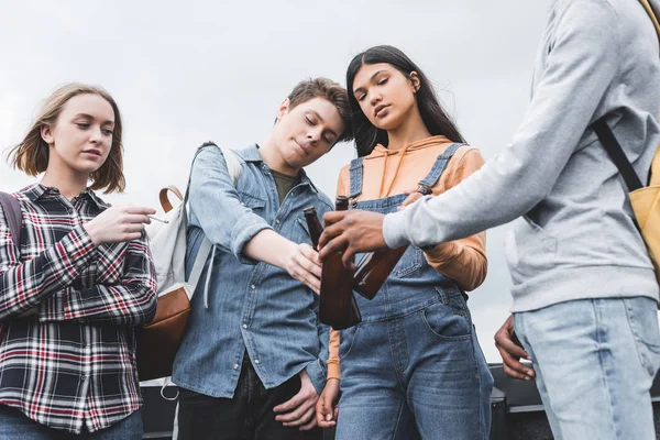 Teenagers Clinking Glass Bottles Smoking Cigarette Roof — Stock Photo, Image