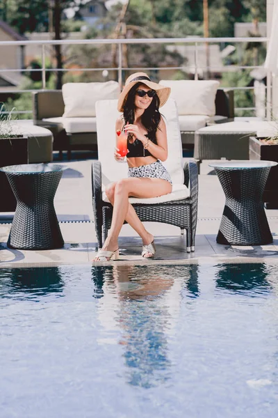 Beautiful Brunette Young Woman Swimsuit Straw Hat Sunglasses Smiling Looking — Stock Photo, Image