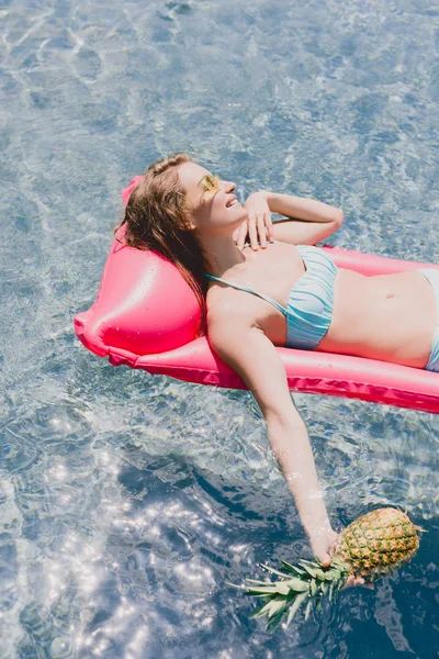 Overhead View Wet Happy Blonde Woman Swimming Pink Pool Float — Stock Photo, Image