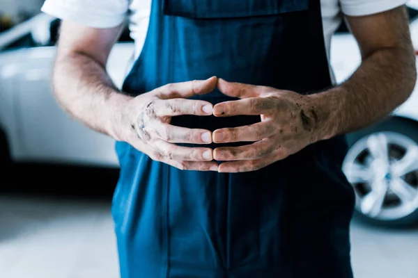 Cropped View Car Mechanic Standing Clenched Hands — Stock Photo, Image