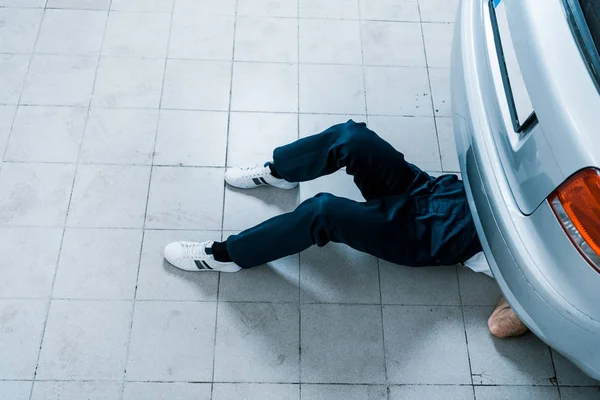 Vista Aérea Del Coche Mecánico Auto Fijación Servicio Del Coche —  Fotos de Stock