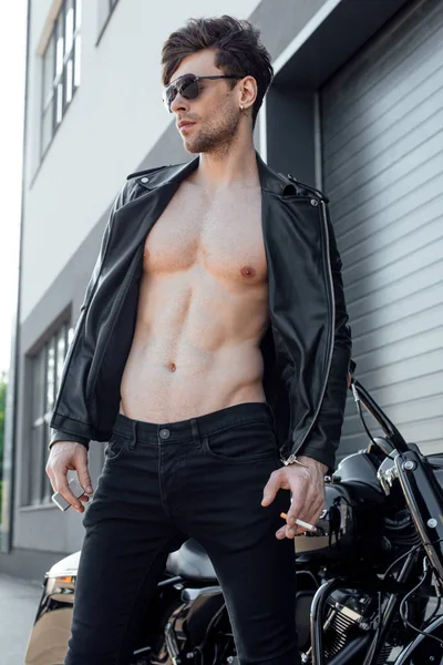 Young Motorcyclist Muscular Naked Torso Standing Black Motorcycle Looking Away — Stock Photo, Image
