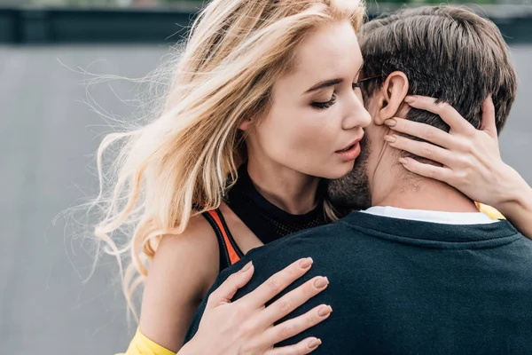 Blonde Attractive Woman Hugging Man Roof — Stock Photo, Image