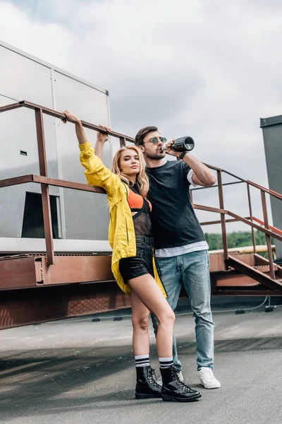 Blonde Woman Handsome Man Drinking Champagne Roof — Stock Photo, Image