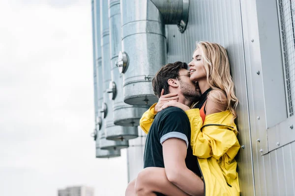 Man Shirt Attractive Woman Kissing Hugging Roof — Stock Photo, Image