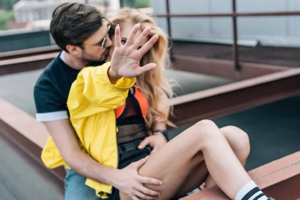 Attractive Blonde Woman Showing Hand Handsome Man Hugging Her — Stock Photo, Image