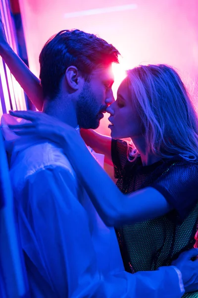 Side View Attractive Blonde Woman Hugging Kissing Handsome Man — Stock Photo, Image