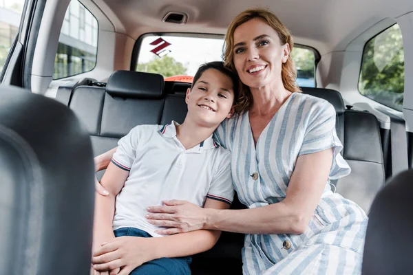 Selective Focus Cheerful Mother Son Sitting Car — Stock Photo, Image