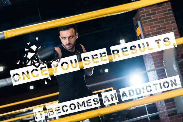 Selektiv Fokus Stark Man Boxning Handskar Träna Gymmet Med När — Stockfoto