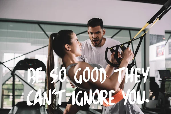 Animado Treinador Gritando Enquanto Motivador Desportista Puxando Para Cima Treinador — Fotografia de Stock