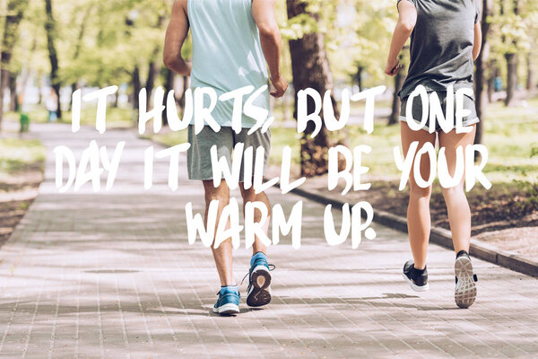 обрезанный снимок мужчины в женщине бегать вместе вдоль дорожки в парке с ним больно, но в один прекрасный день это будет ваш разогрев надписи
