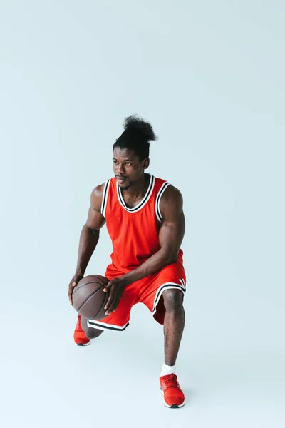 African American Basketball Player Red Sportswear Holding Ball Grey Background — Stock Photo, Image