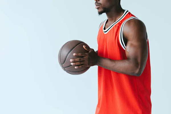 Vista Recortada Del Deportista Afroamericano Sosteniendo Pelota Baloncesto Aislada Gris — Foto de Stock