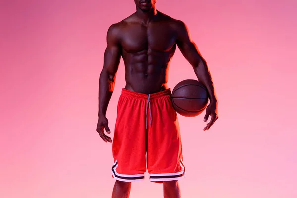 Cropped View African American Sportsman Muscular Torso Holding Ball Pink — Stock Photo, Image