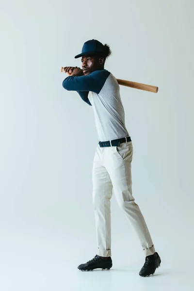 Apuesto Afroamericano Deportista Jugando Béisbol Gris Fondo —  Fotos de Stock