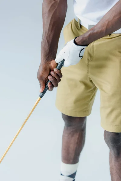 Vista Recortada Del Deportista Afroamericano Pantalones Cortos Jugando Golf Aislado — Foto de Stock