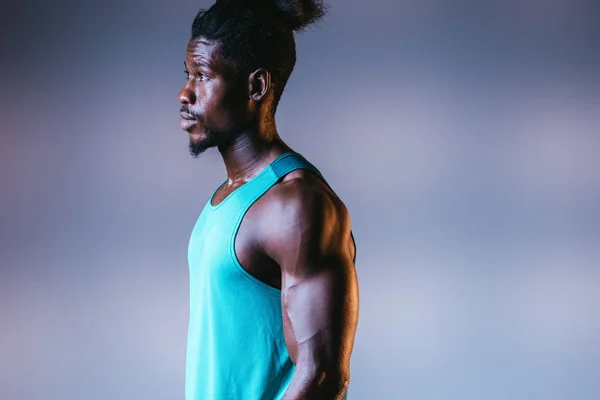 Tampan Muscular African American Sportsman Looking Away Grey Background Lighting — Stok Foto