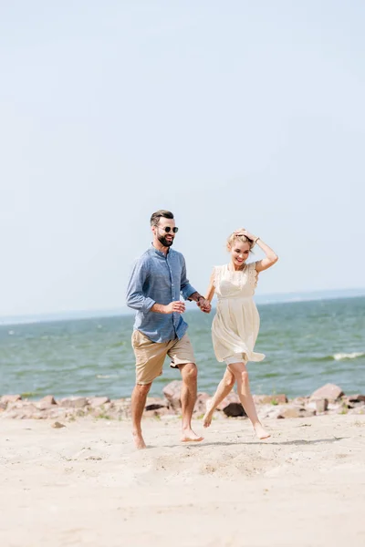 Happy Young Couple Holding Hands While Running Beach — Stock Photo, Image