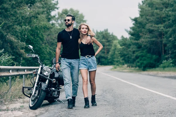Young Couple Bikers Walking Road Black Motorcycle Green Forest — Stock Photo, Image
