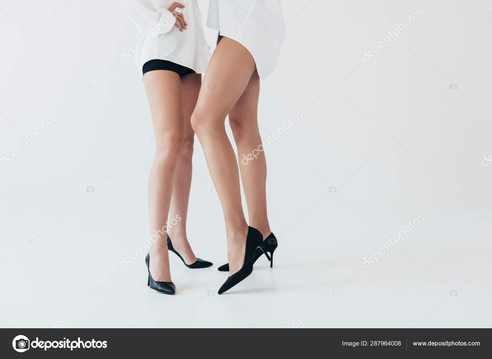 Vista Recortada Dos Mujeres Sexy Con Tacones Gris fotograf a de