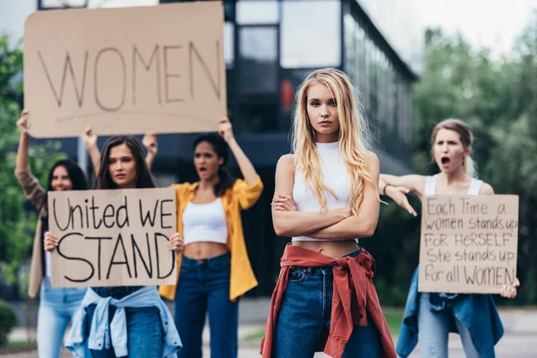 Serious Woman Standing Arms Crossed Women Holding Placards Feminist Slogans — Stock Photo, Image