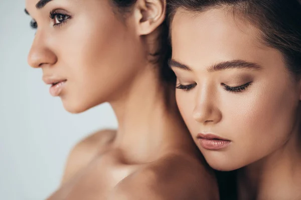 Two Attractive Multiethnic Young Women Looking Away Isolated Grey — Stock Photo, Image