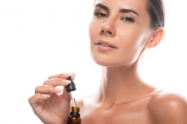 beyaz izole serum tutan çekici çıplak genç kadın