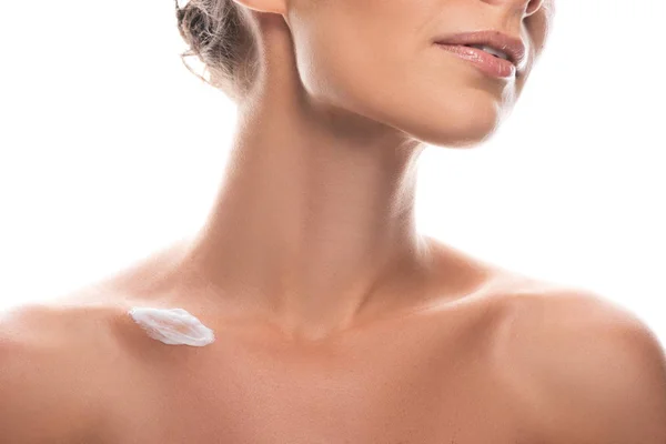 Przycięte Widok Naga Młoda Kobieta Kosmetykiem Krem Ciało Izolowane Białym — Zdjęcie stockowe