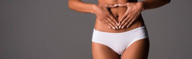 beyaz külot seksi kız panoramik çekim karnına dokunmadan gri izole