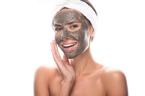Yüzünde Kil Maskesi Ile Kozmetik Saç Bandı Çıplak Genç Kadın — Stok fotoğraf