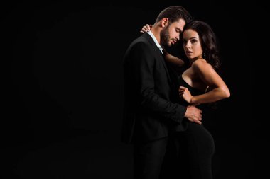 siyah izole dururken yakışıklı sakallı adam sarılma çekici kadın 