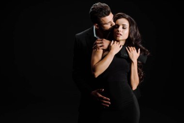 siyah izole kapalı gözleri ile güzel kız öpüşme yakışıklı adam 